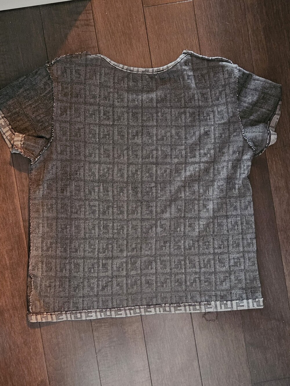 Vintage 1990s Fendi Crop T-shirt featuring grey and silver Zucca monogram - Picture 4 of 4